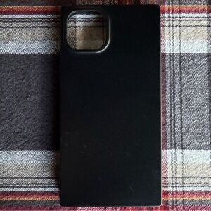 Flaunt iPhone 13 matte black square case, magsafe